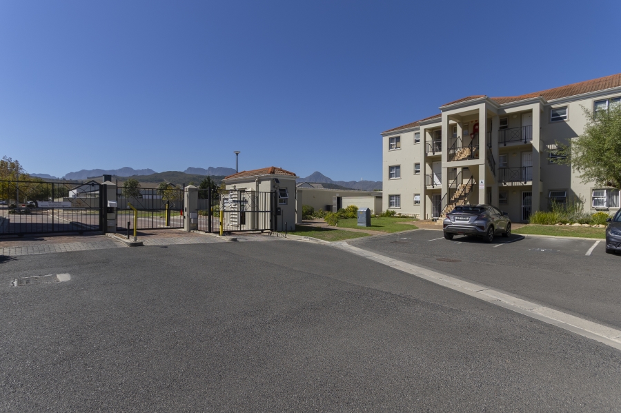 To Let 2 Bedroom Property for Rent in Heritage Park Western Cape